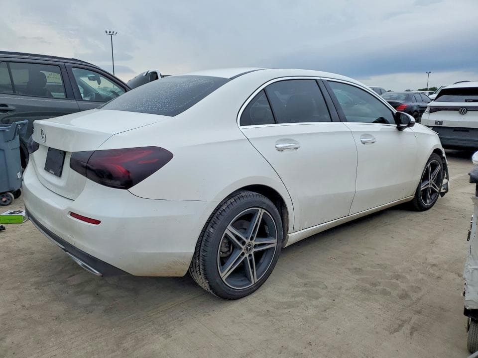 2019 MERCEDES-BENZ A 220 3