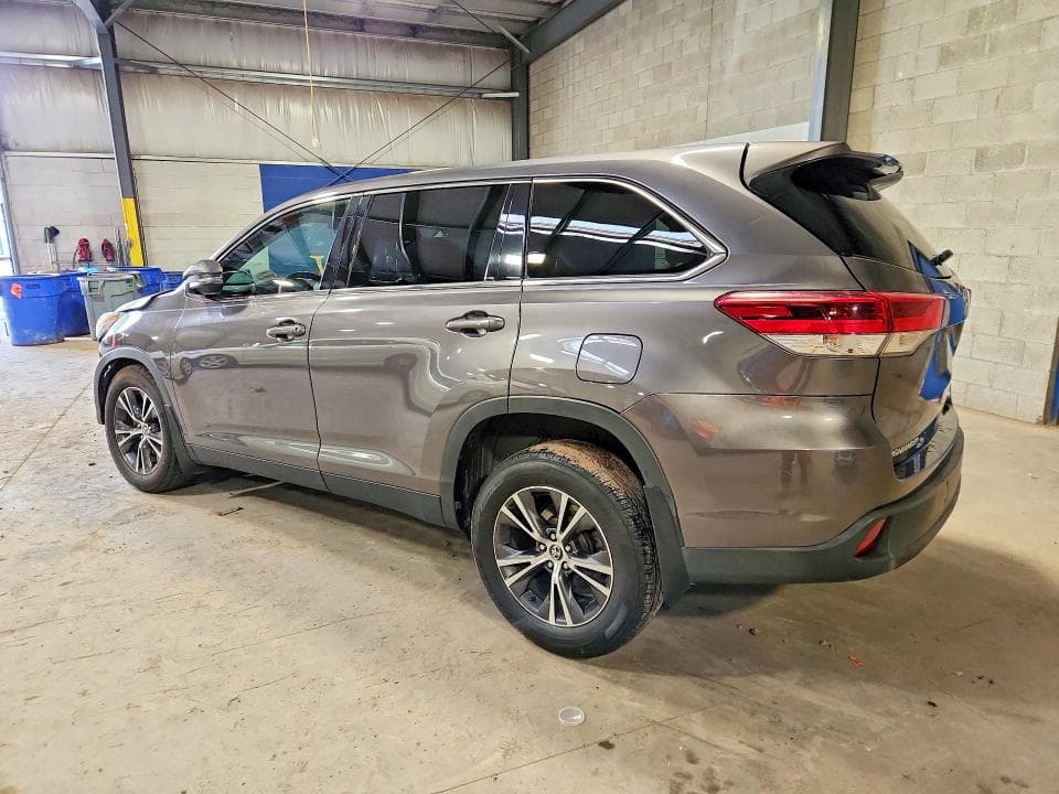 2019 TOYOTA HIGHLANDER LE 2