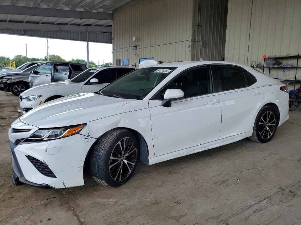 2019 TOYOTA CAMRY SE - 1