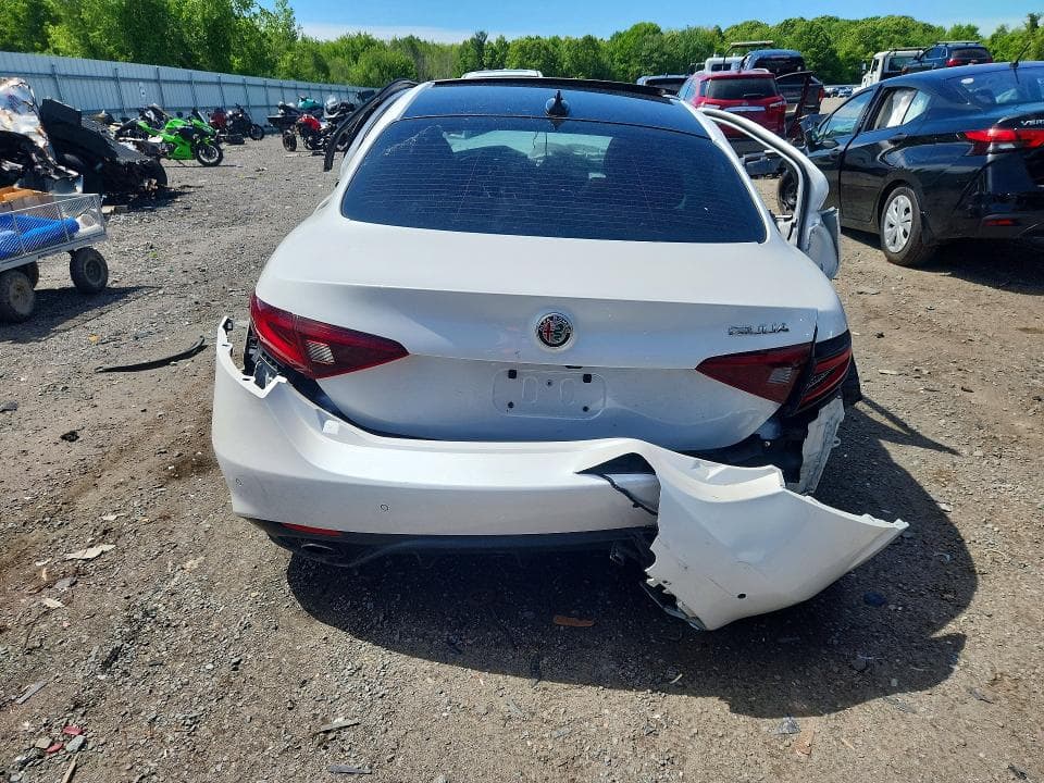 2017 ALFA ROMEO GIULIA TI 6