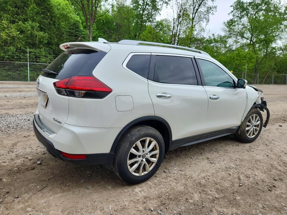 2017 NISSAN ROGUE SV 3