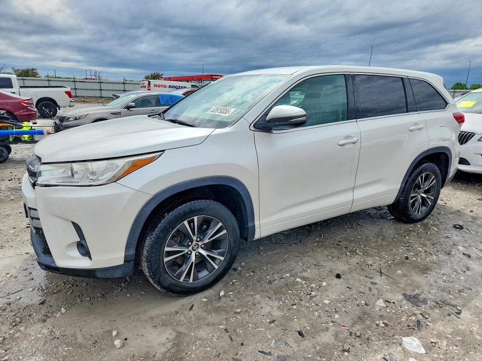 2018 TOYOTA HIGHLANDER LE - 1