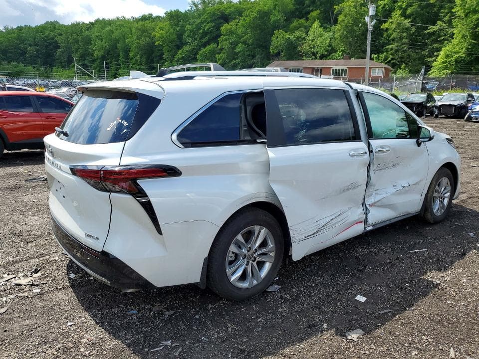 2025 TOYOTA SIENNA LIMITED 7-PASSENGER 3