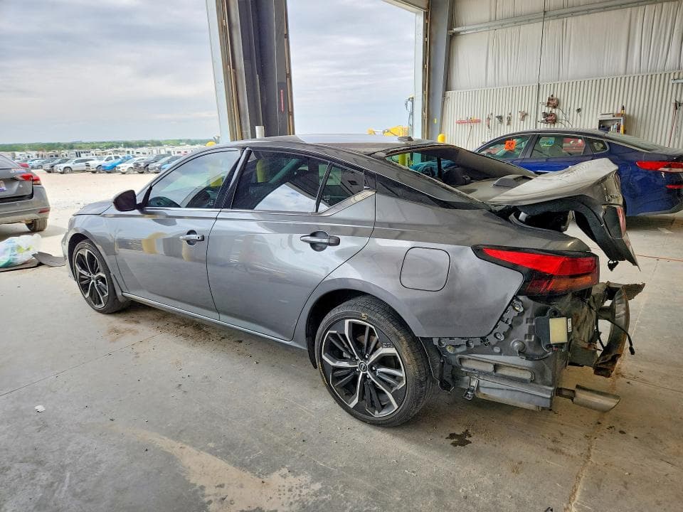 2023 NISSAN ALTIMA SR 2