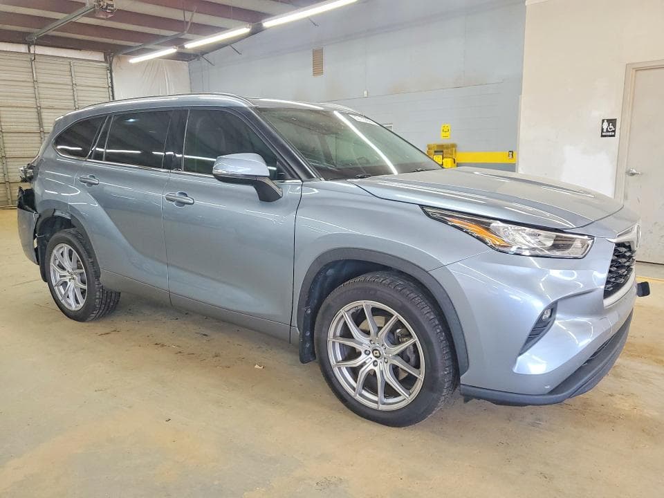 2020 TOYOTA HIGHLANDER XLE 4