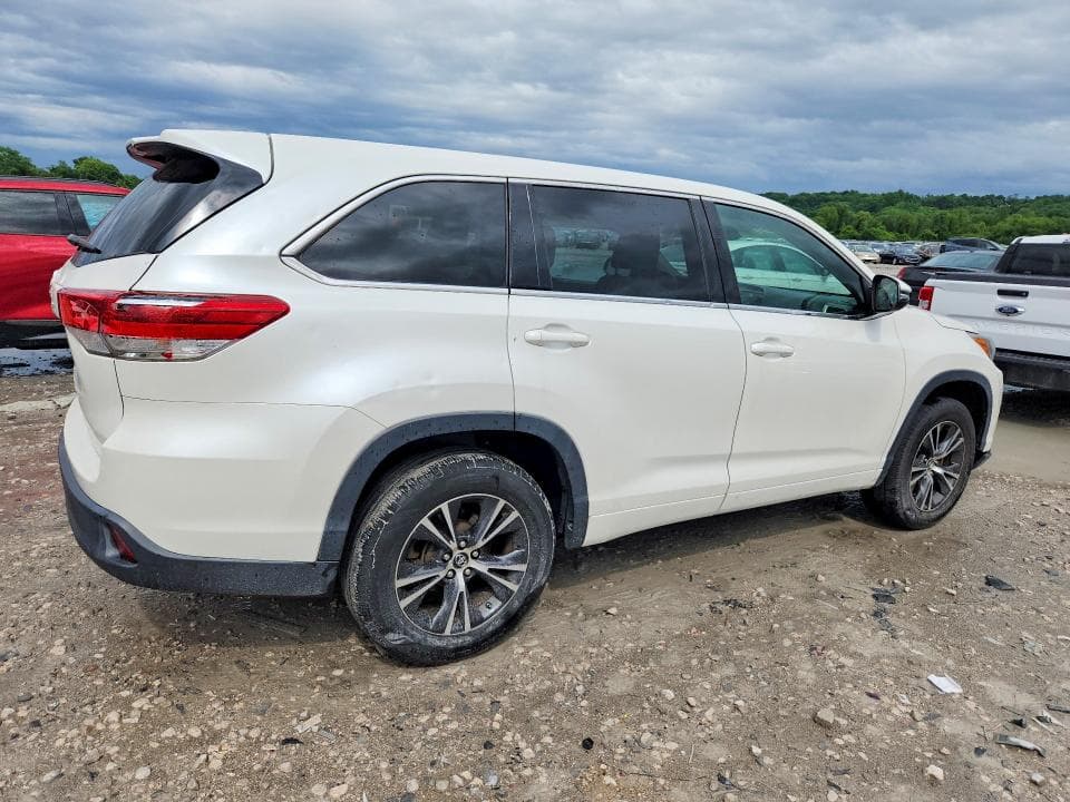 2018 TOYOTA HIGHLANDER LE 3