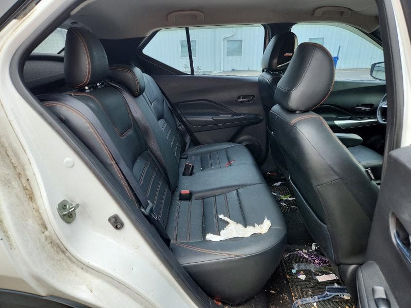 2019 NISSAN KICKS SR 11