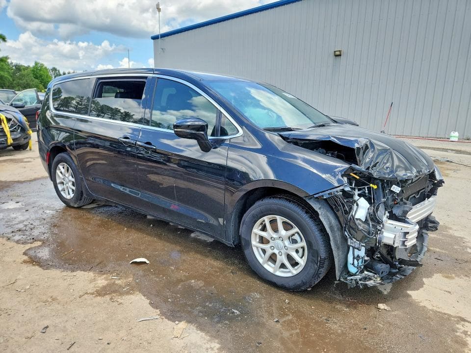 2025 CHRYSLER VOYAGER LX 4