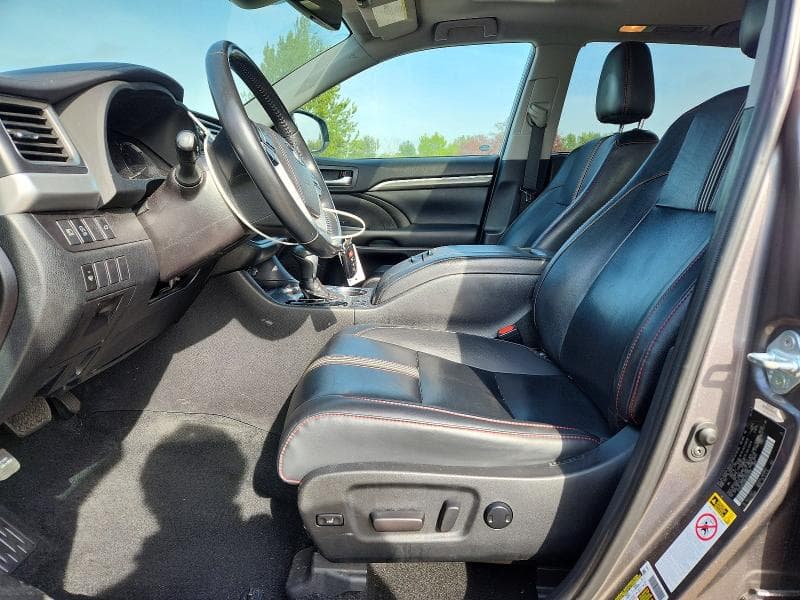 2019 TOYOTA HIGHLANDER SE 13