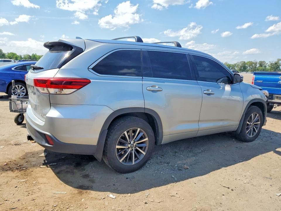 2017 TOYOTA HIGHLANDER XLE 3