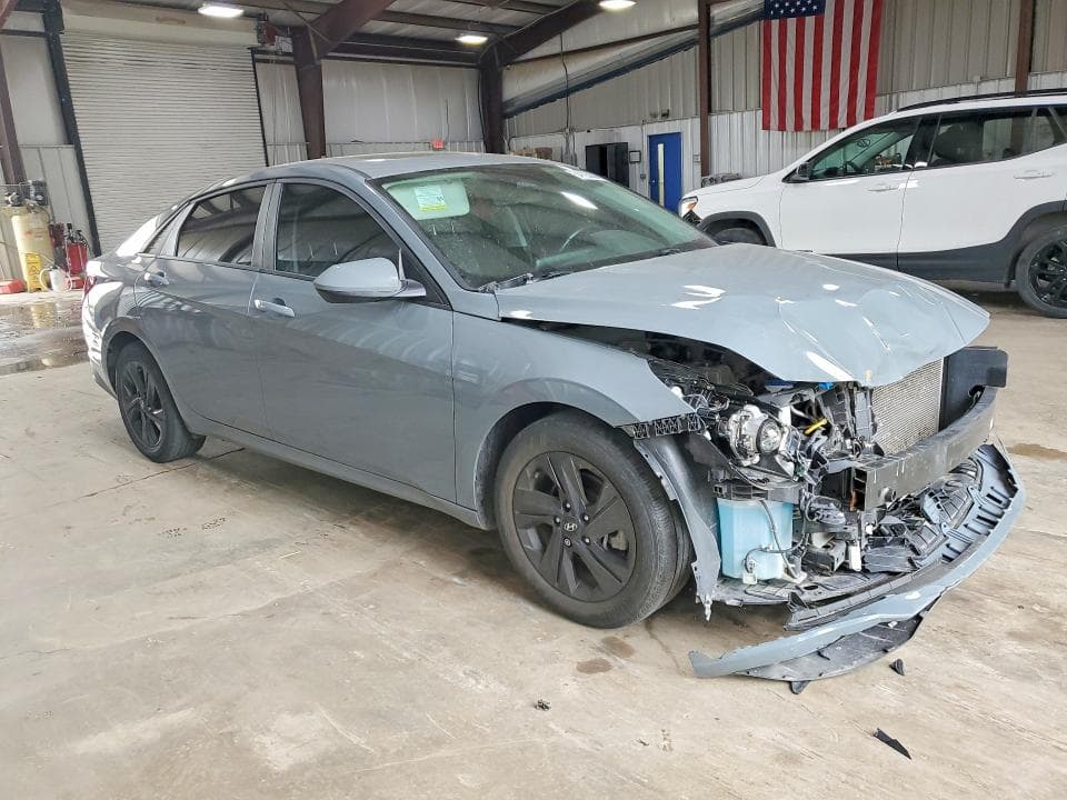 2022 HYUNDAI ELANTRA SEL 4