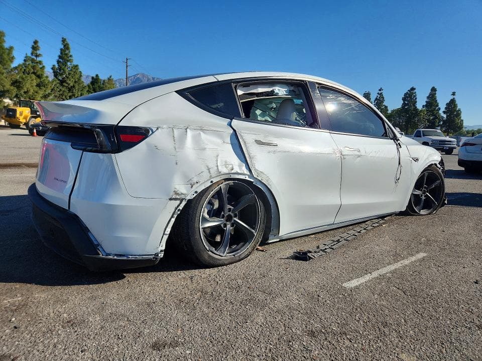 2026 TESLA MODEL Y 3