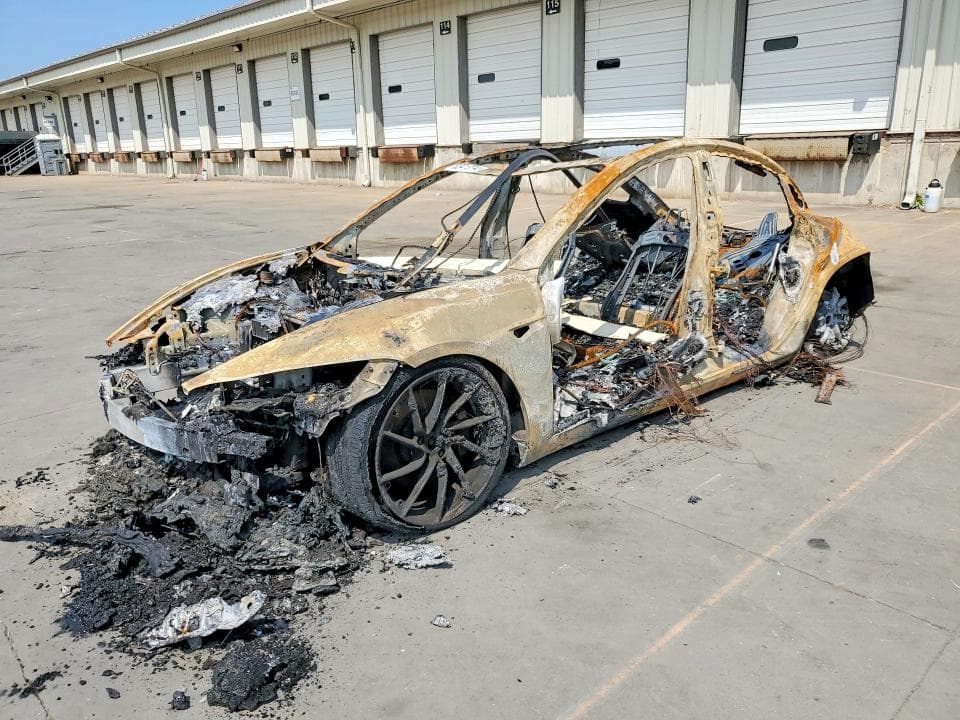 2025 TESLA MODEL 3 - 1
