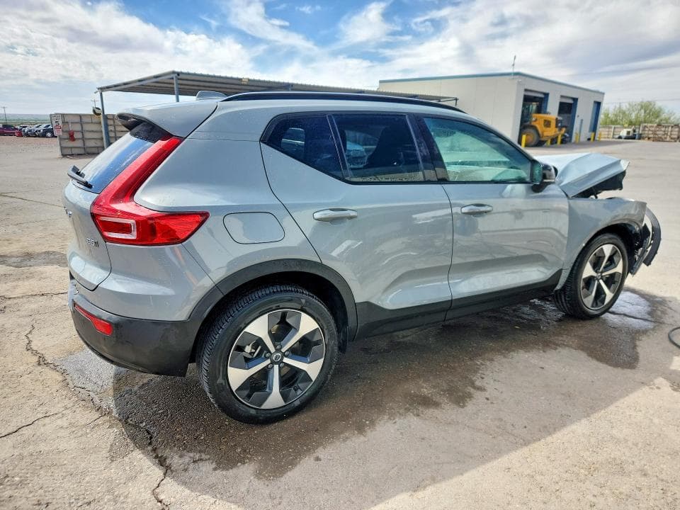 2026 VOLVO XC40 PLUS 3