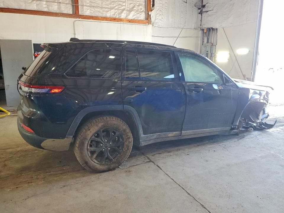 2024 JEEP GRAND CHEROKEE LAREDO 3