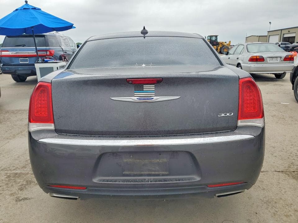 2019 CHRYSLER 300 LIMITED 6