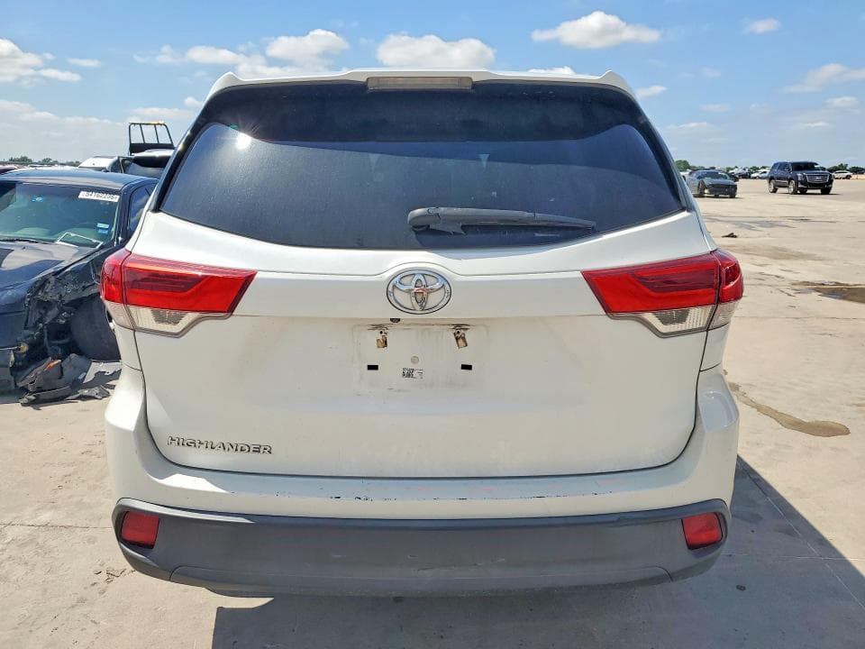 2018 TOYOTA HIGHLANDER LE 6