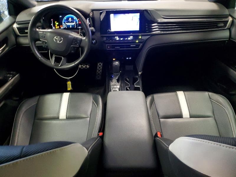 2025 TOYOTA CAMRY SE 8