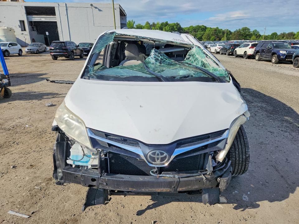 2018 TOYOTA SIENNA LE 5