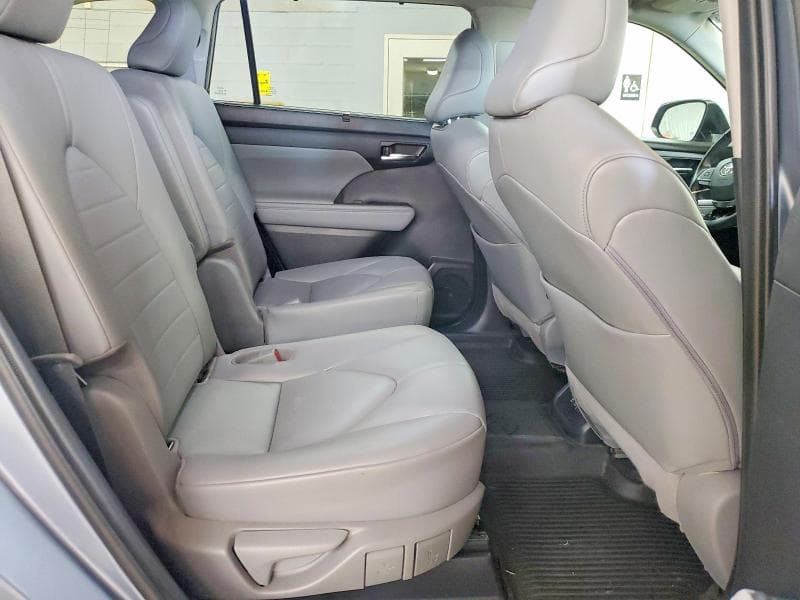 2020 TOYOTA HIGHLANDER XLE 11