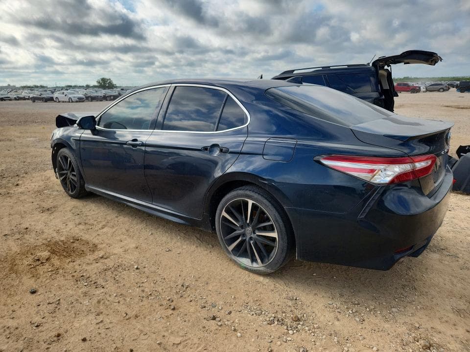 2019 TOYOTA CAMRY XSE 2