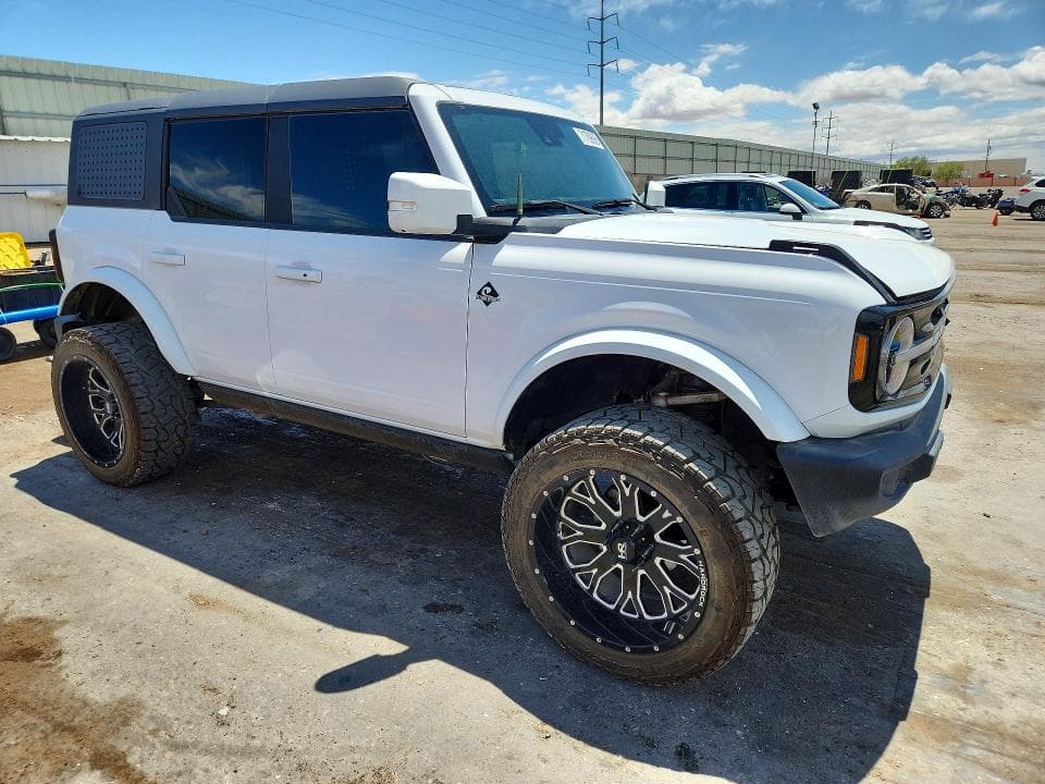 2024 FORD BRONCO OUTER BANKS 4