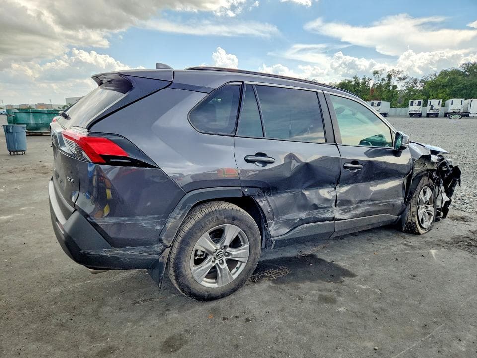 2025 TOYOTA RAV4 XLE 3