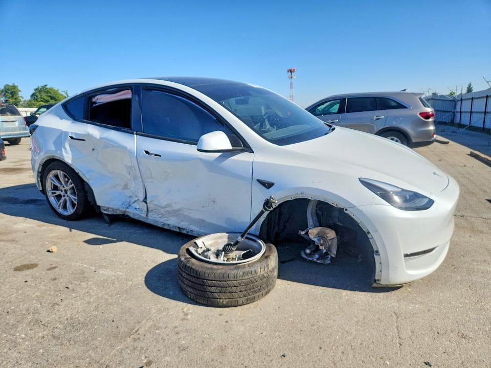 2024 TESLA MODEL Y 4