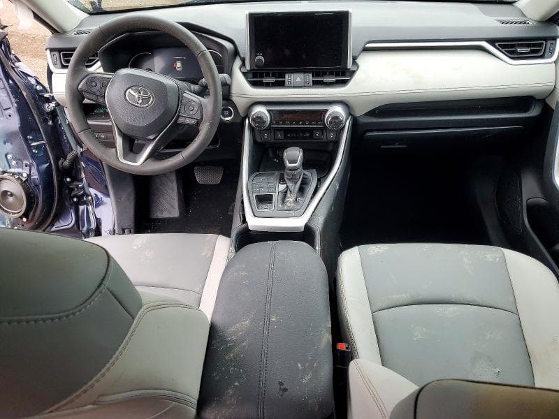 2025 TOYOTA RAV4 XLE PREMIUM 8