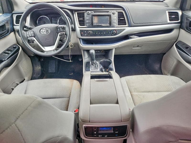 2018 TOYOTA HIGHLANDER LE 8