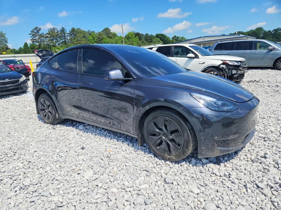 2025 TESLA MODEL Y 4