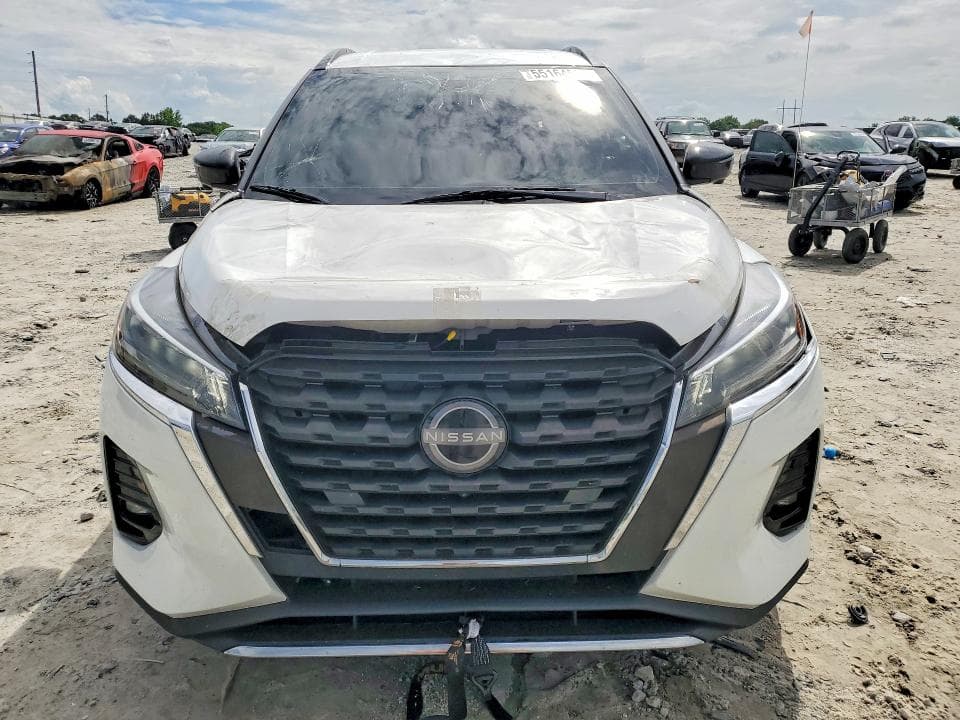 2022 NISSAN KICKS SR 5