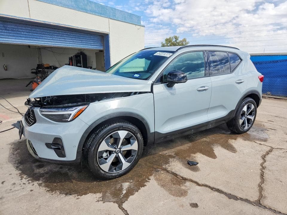 2026 VOLVO XC40 PLUS - 1
