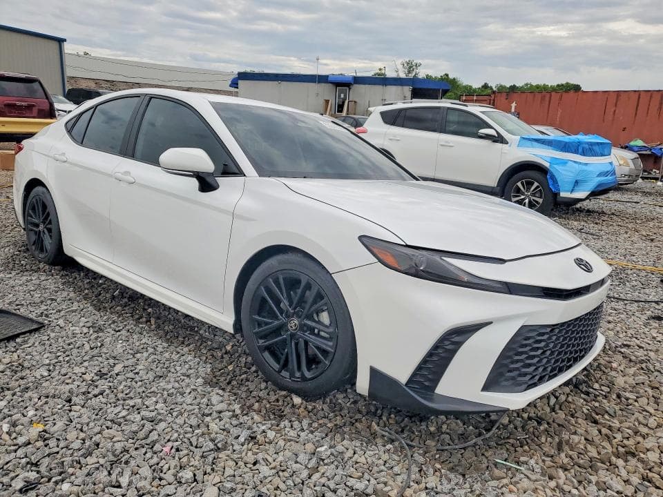 2025 TOYOTA CAMRY SE 4