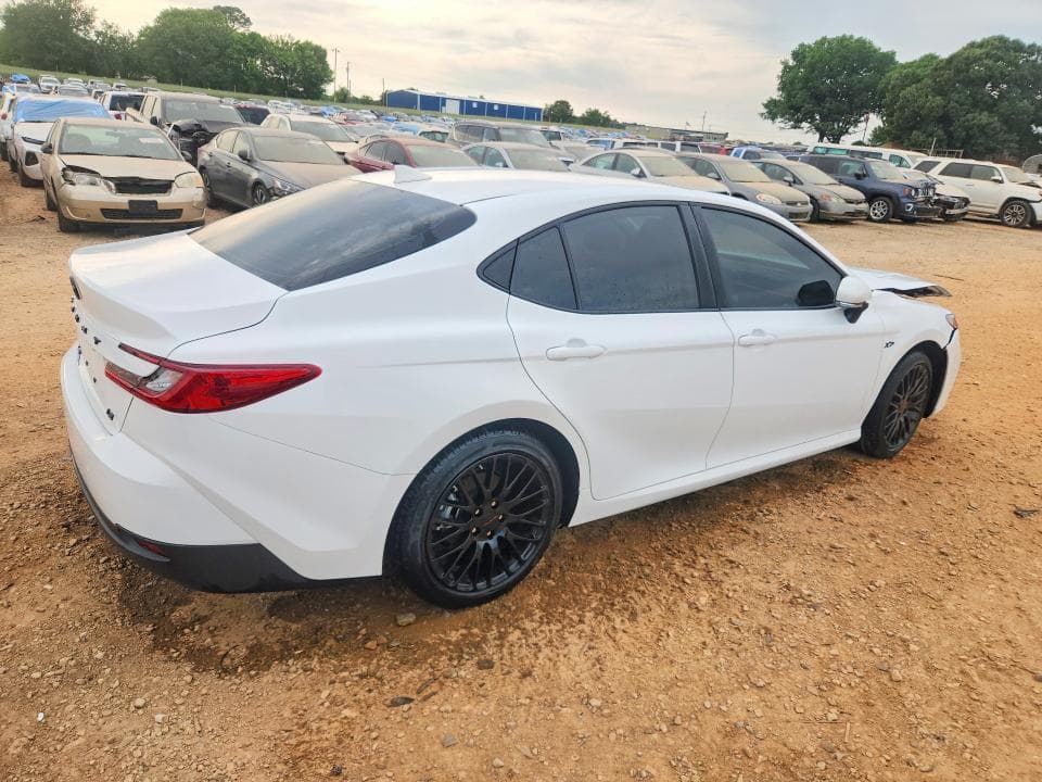 2025 TOYOTA CAMRY LE 3
