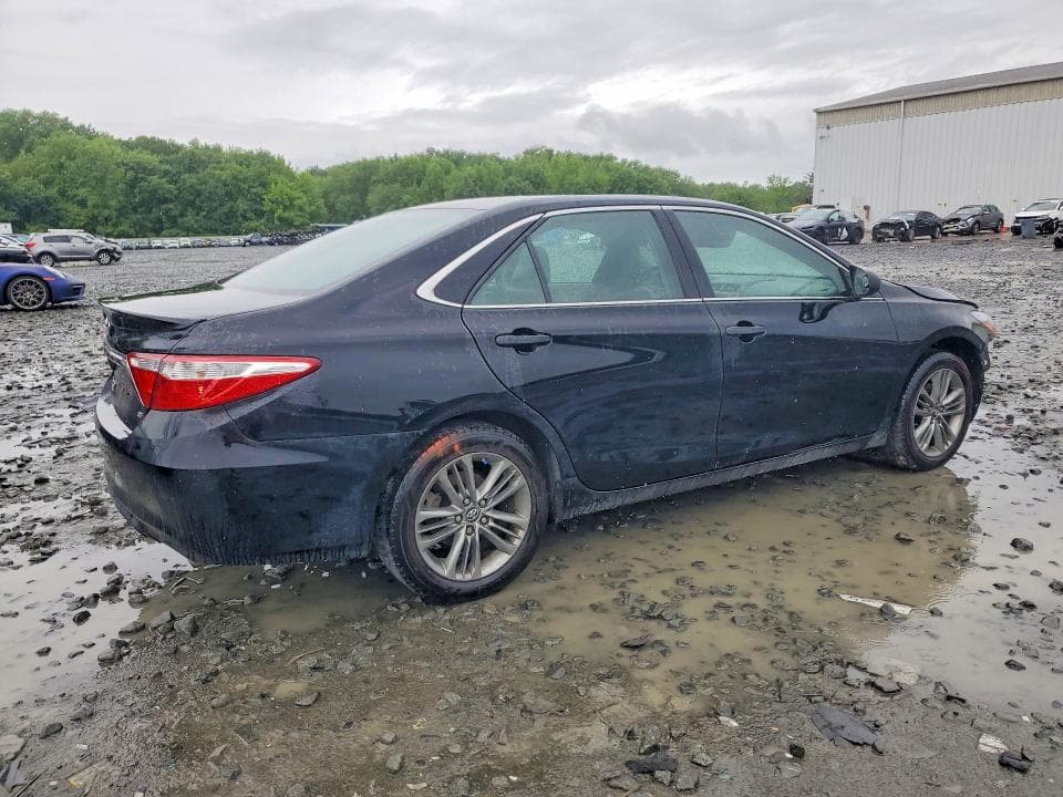 2017 TOYOTA CAMRY SE 3