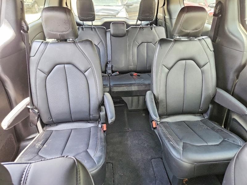 2025 CHRYSLER VOYAGER LX 10