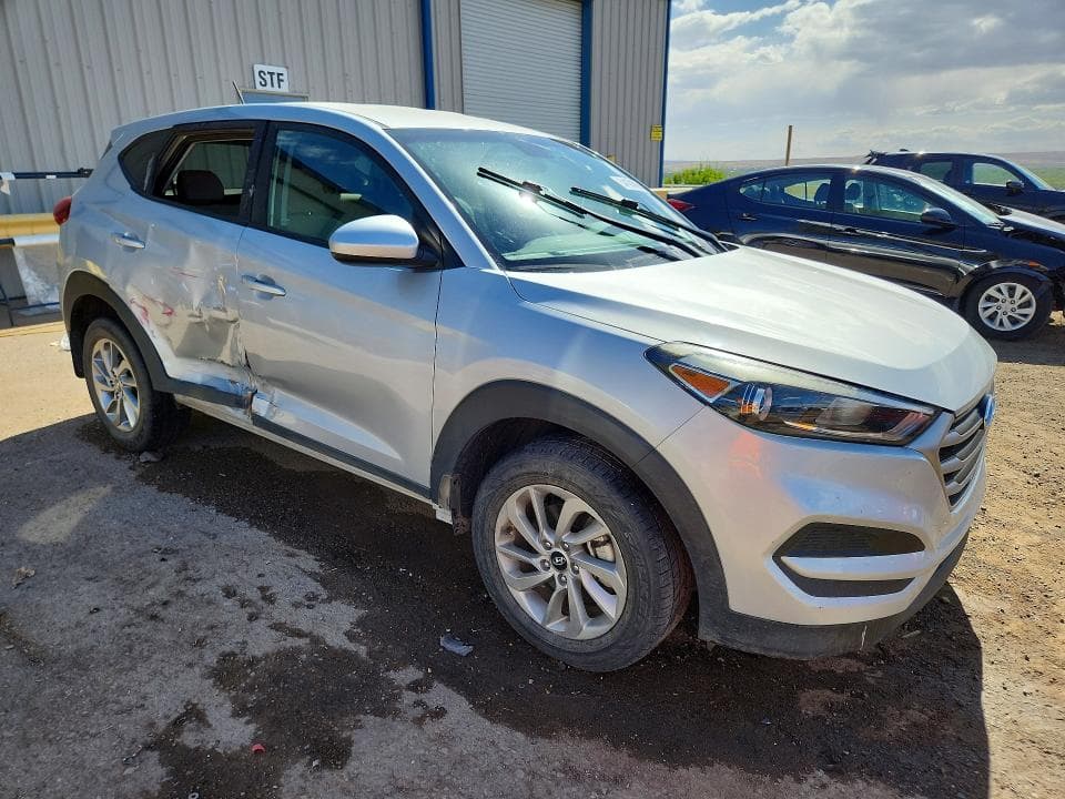 2017 HYUNDAI TUCSON SE 4