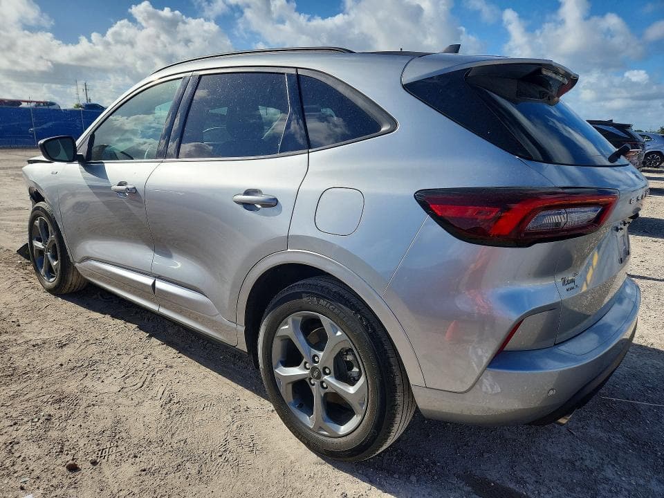 2023 FORD ESCAPE ST LINE 2
