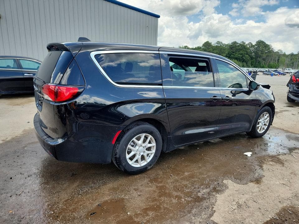 2025 CHRYSLER VOYAGER LX 3