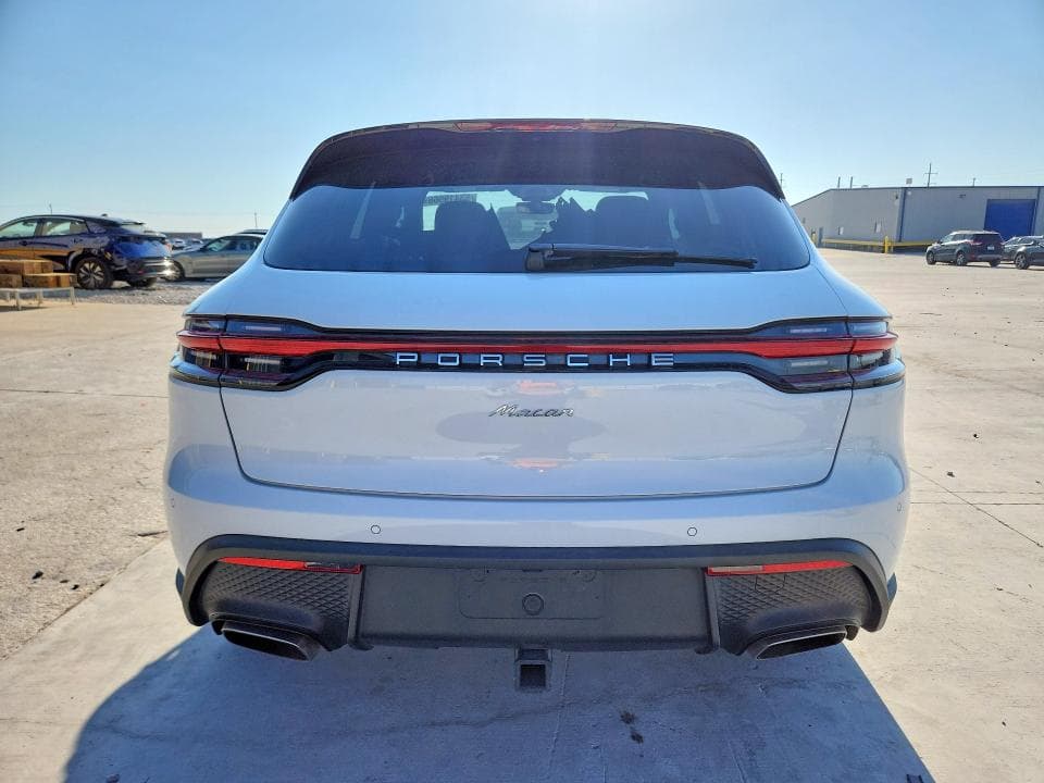 2025 PORSCHE MACAN BASE 6