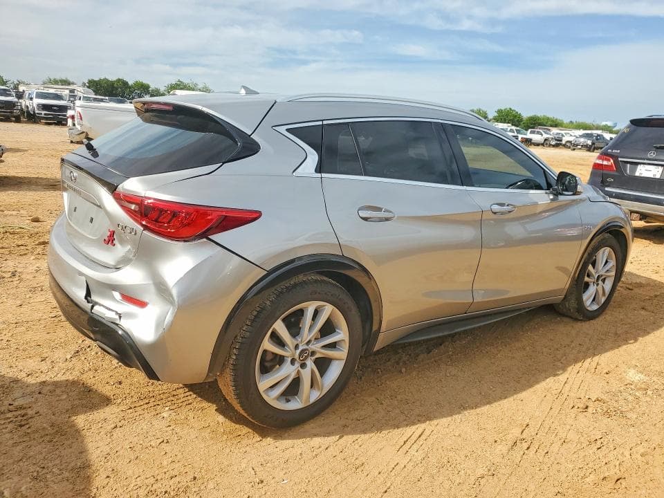 2019 INFINITI QX30 LUXE 3