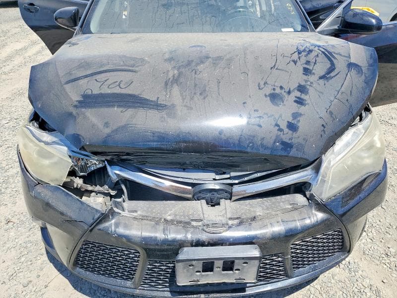 2017 TOYOTA CAMRY SE 11