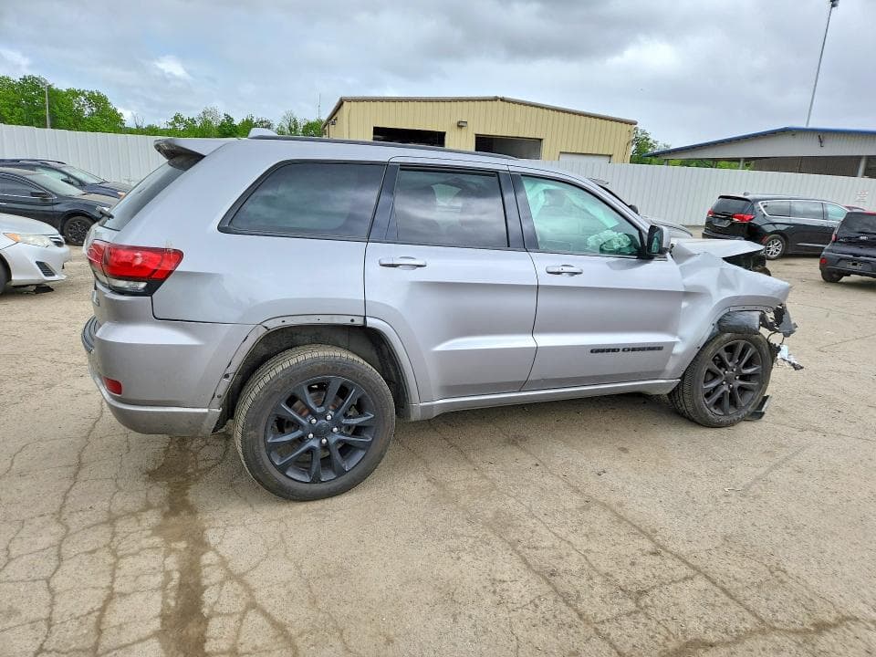2020 JEEP GRAND CHEROKEE LAREDO 3