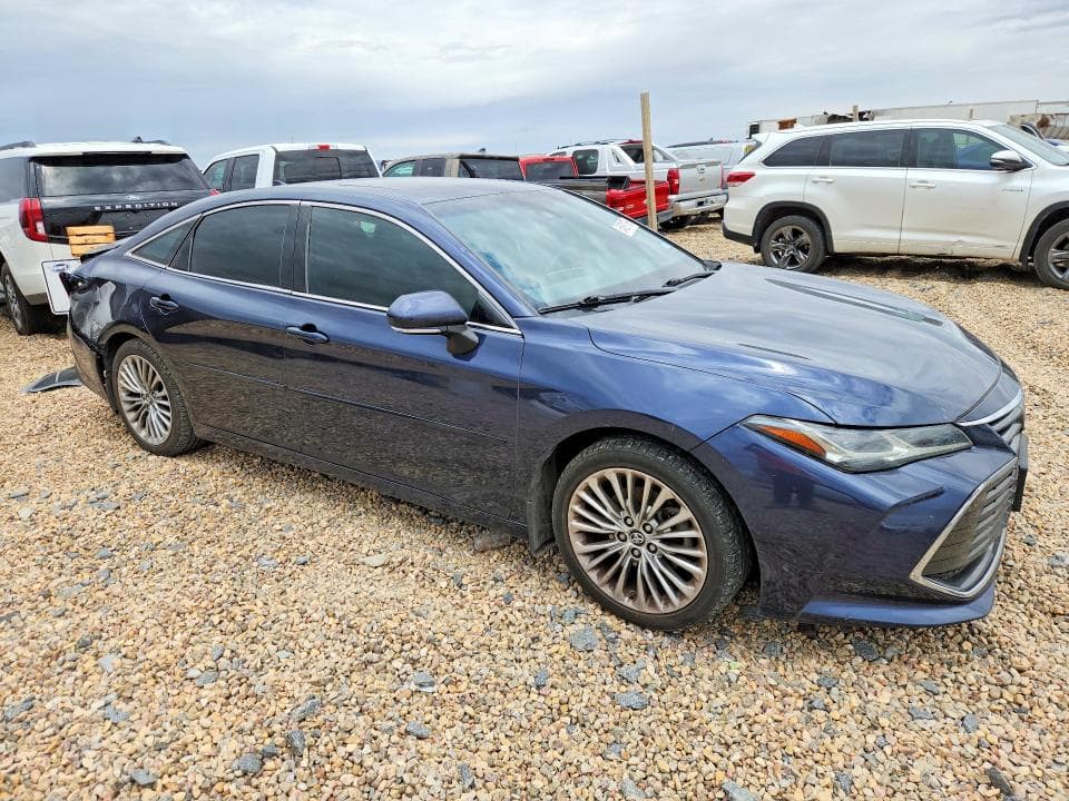 2019 TOYOTA AVALON LIMITED 4