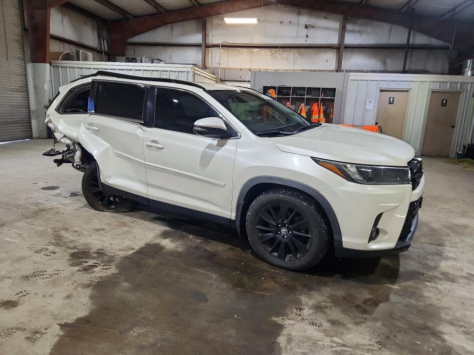 2019 TOYOTA HIGHLANDER SE 4