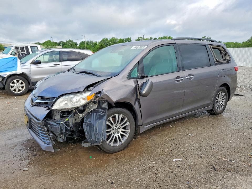 2018 TOYOTA SIENNA