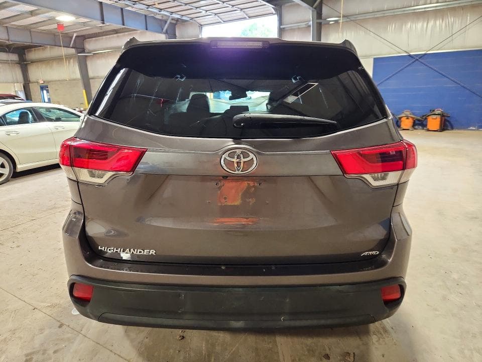 2019 TOYOTA HIGHLANDER LE 6