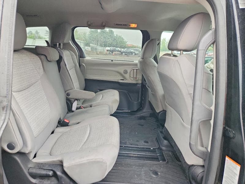 2022 TOYOTA SIENNA LE 11