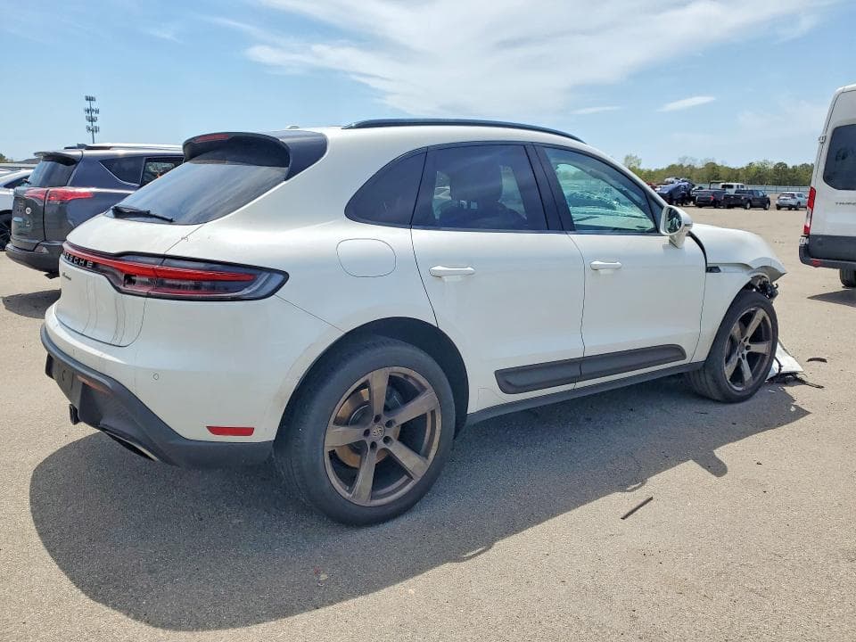 2023 PORSCHE MACAN BASE 3